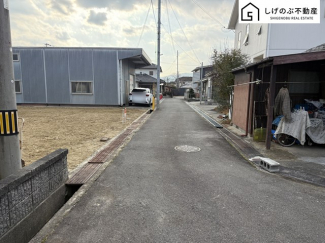 【前面道路含む現地写真】