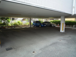 屋根付きガレージ