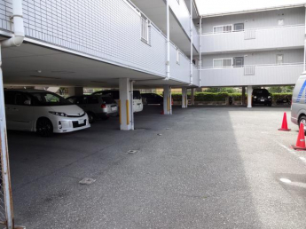 屋根付きガレージ