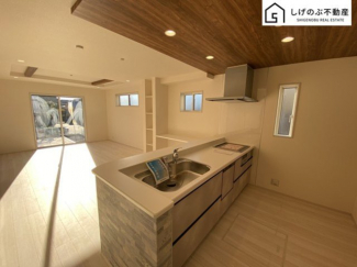 カウンターキッチンとなっており、食事の配膳・後片付けをスムーズに行えます。
