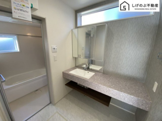 明るく清潔感溢れるサニタリースペース。毎日使う場所だからこそ、快適な空間となっております。