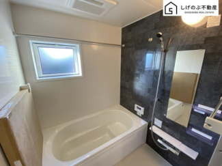 高級感のあるシステムバスで癒されます。