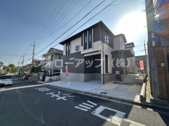 前面道路含む現地写真です