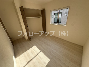 明るい洋室です