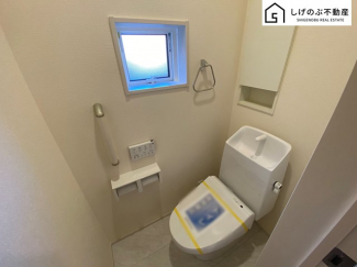 換気にも配慮した窓付きのトイレスペースとなっています。
