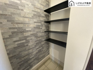 玄関横には大家族にも対応可能なシューズクローゼットが完備されています。