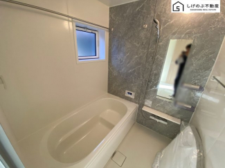 高級感のあるシステムバスで癒されます。