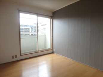 たっぷりの陽光に包まれる明るい住まい