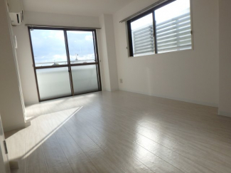 こちらの居間で趣味の時間をお楽しみください