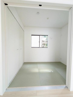 リビング横には使い勝手の良い和室を配置