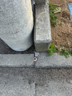 境界標です。（土地の境界点を示すために設置される標識）