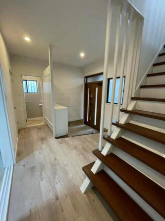 空間を有効活用したデザイン階段がオシャレなアクセントに