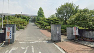 新居浜市立川東中学校まで1700m