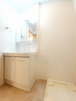 明るい洗面所です