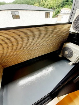 落ち着いた時間を過ごせるバルコニーです