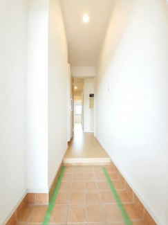 収納もある玄関です