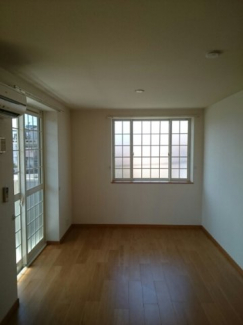 ゆったり過ごせる居間です