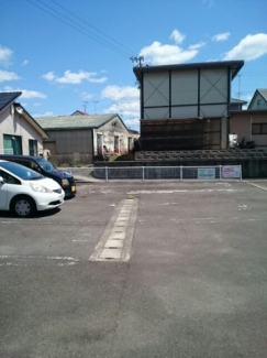 車をお持ちの方に嬉しい駐車場付きの物件です