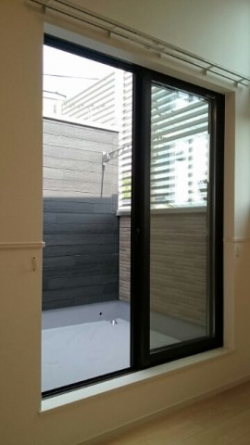 開放的で明るい空間を演出してくれるバルコニーです