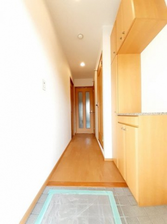 収納もある玄関です