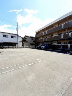 車をお持ちの方に嬉しい駐車場付きの物件です