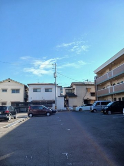 車をお持ちの方に嬉しい駐車場付きの物件です