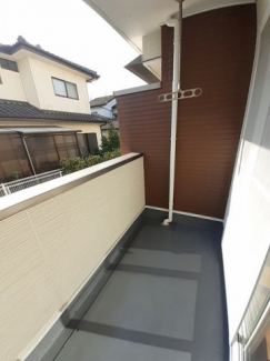 外からの目が気にならないバルコニーで洗濯物が干せます