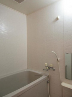 コンパクトで使いやすいお風呂です