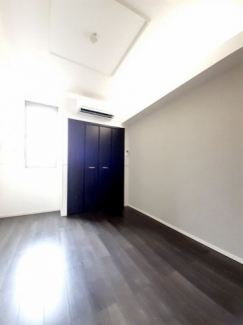 明るい色調の室内です