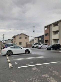 車をお持ちの方に嬉しい駐車場付きの物件です