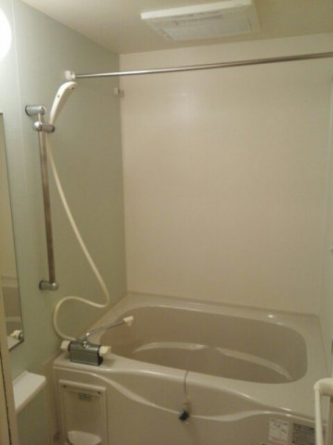 コンパクトで使いやすいお風呂です