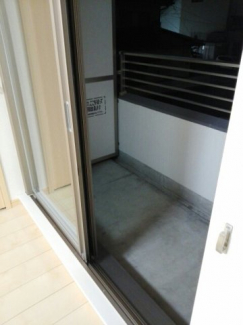 バルコニーからの眺めを楽しみながら食事をしませんか