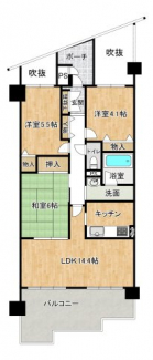 南東向きで明るいLDK。通路側のお部屋も吹き抜けを介していますのでプライバシー＆セキュリティが守られています。◎鍵は当社にあるのでスムーズに内覧出来ます