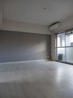 明るい色調の室内です