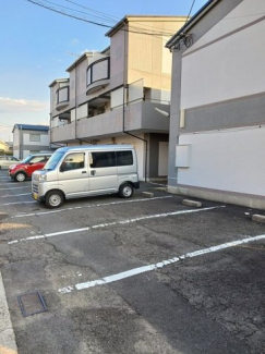 車をお持ちの方に嬉しい駐車場付きの物件です