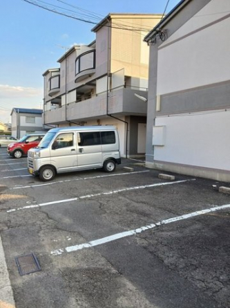 車をお持ちの方に嬉しい駐車場付きの物件です