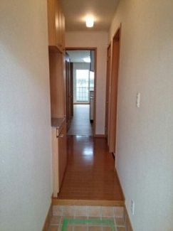 収納もある玄関です