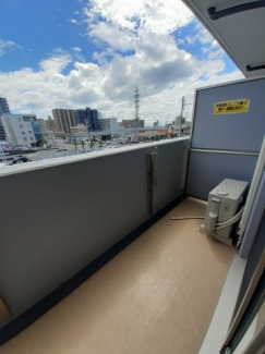 バルコニーからの眺めを楽しみながら食事をしませんか