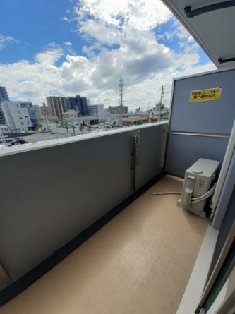 バルコニーからの眺めを楽しみながら食事をしませんか