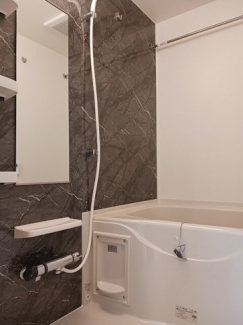 落ち着いた空間のお風呂です