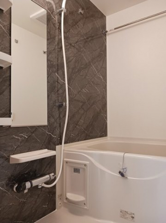 落ち着いた空間のお風呂です