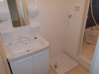 明るい洗面所です