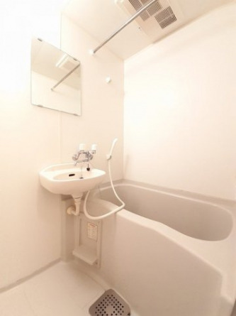 コンパクトで使いやすいお風呂です