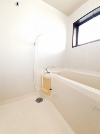 コンパクトで使いやすいお風呂です