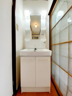 明るい洗面所です