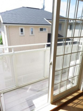 お洗濯にも便利なバルコニー付き