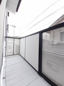 外からの目が気にならないバルコニーで洗濯物が干せます