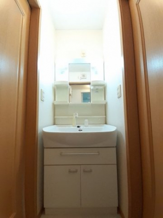 明るい洗面所です