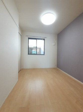 明るい色調の室内です