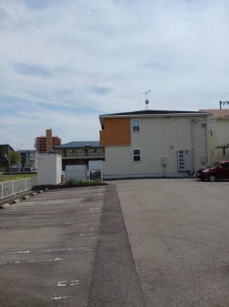 駐車場があるので、車を買う予定の方も安心です